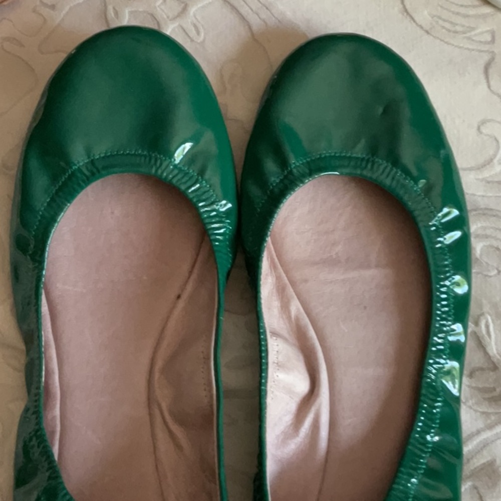 Vince Camuto green  ballerina flats